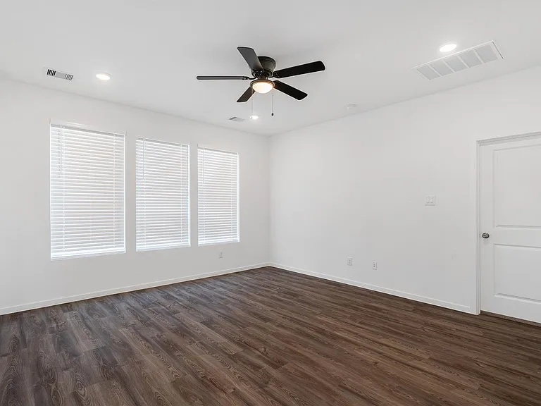 5307 Sleepy Fox Ln — Photo 8