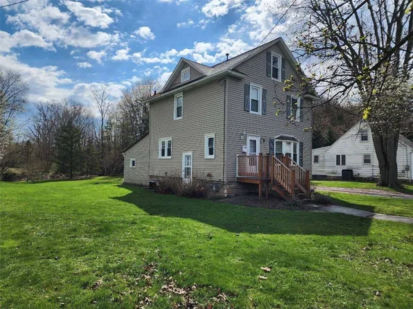 110 Charlotte St, Newark, NY 14513