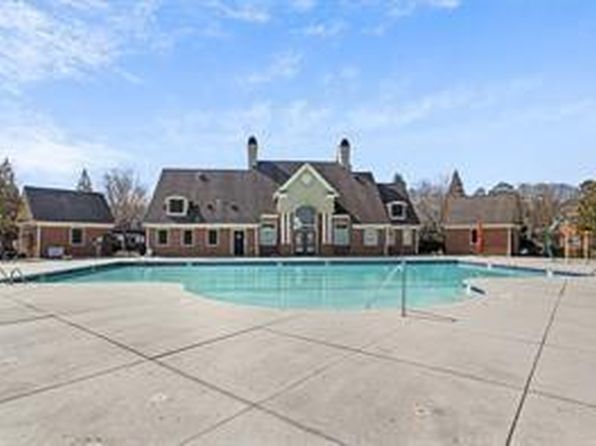 725 Crestwell Cir SW