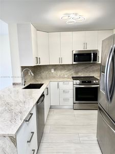 401 Golden Isles Dr APT 701, Hallandale, FL, 33009