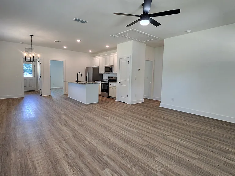 1818 E Greenbriar Rd — Photo 3