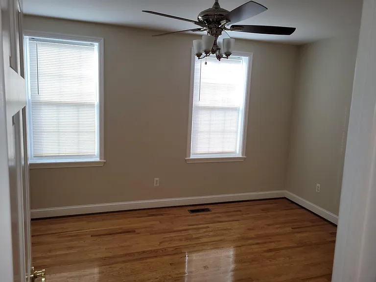 333 Folcroft St — Photo 9