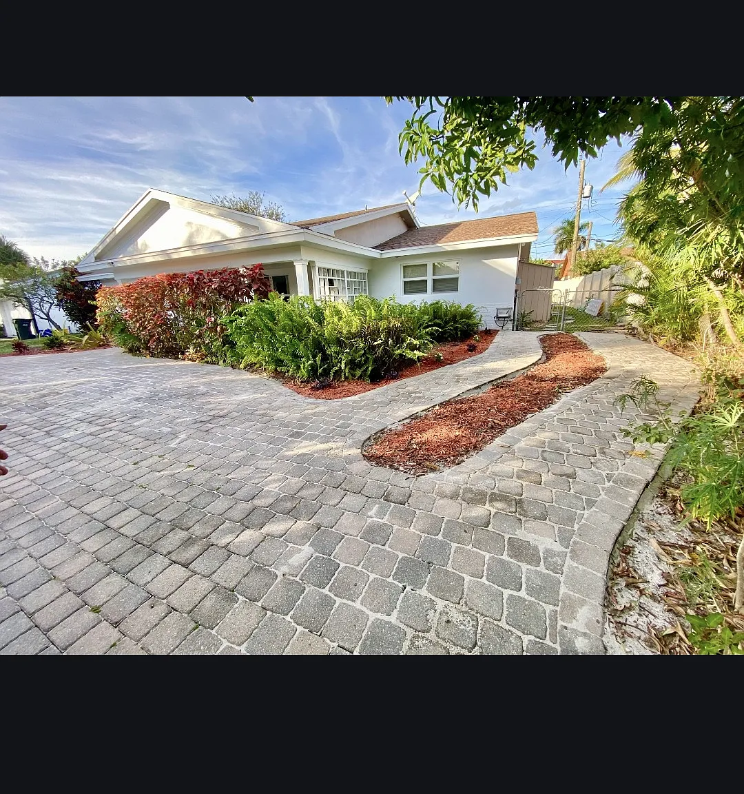 729 Heron Dr — Photo 3