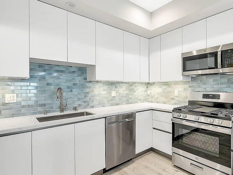 5820 La Mirada Ave #302 — Photo 4