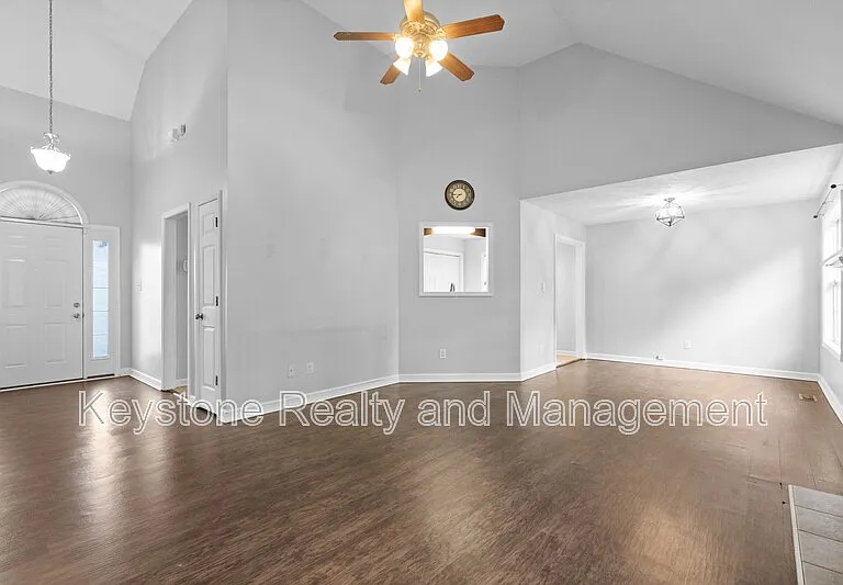 1405 Mutual Dr — Photo 2