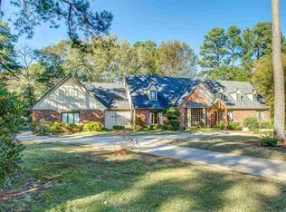 77 Grove Park Cir, Memphis, TN 38117