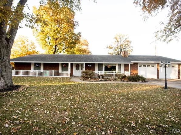 1300 Duval Dr, Godfrey, IL 62035