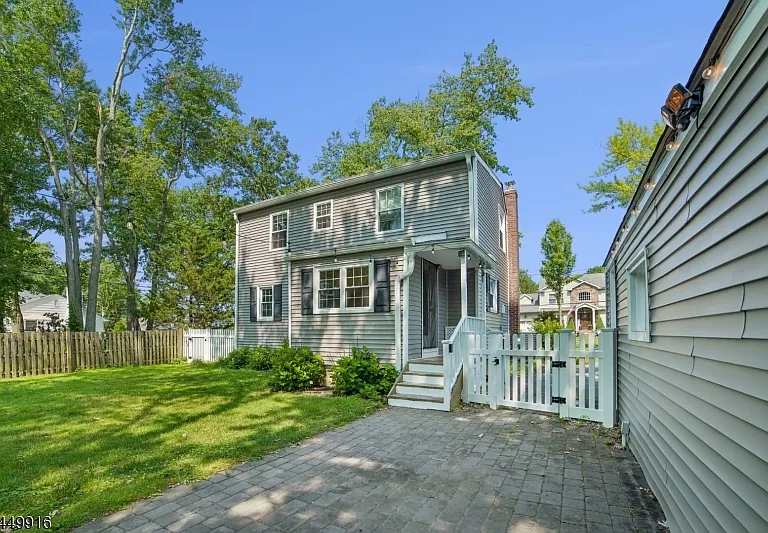 18 Columbia Ave — Photo 17