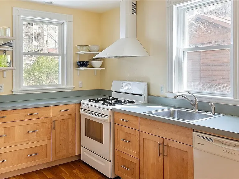 9 Sanborn Ave #1 — Photo 4