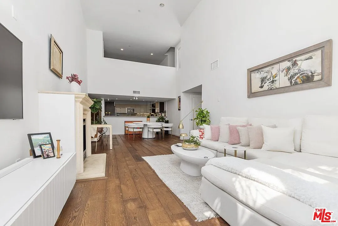 3 bed, 2.5 bath, 1730 sqft, $5,000 — Photo 3