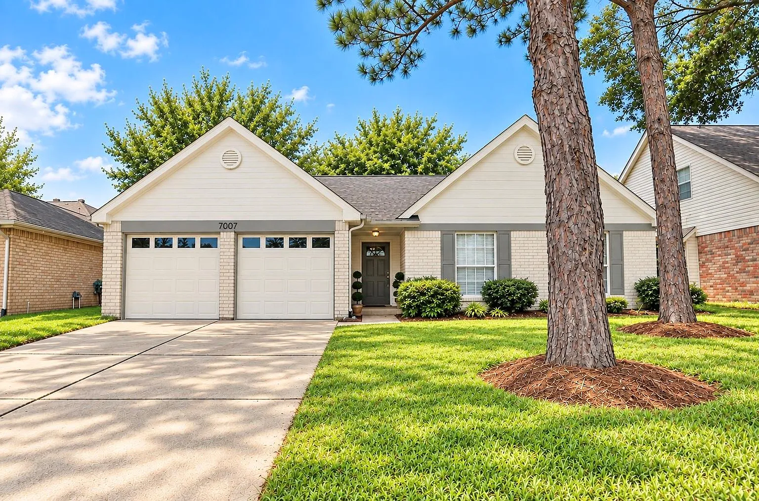 3 bed, 2.0 bath, 1392 sqft, $1,998 — Photo 1
