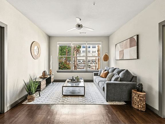 3rd image of 1415 N Main Ave #1333