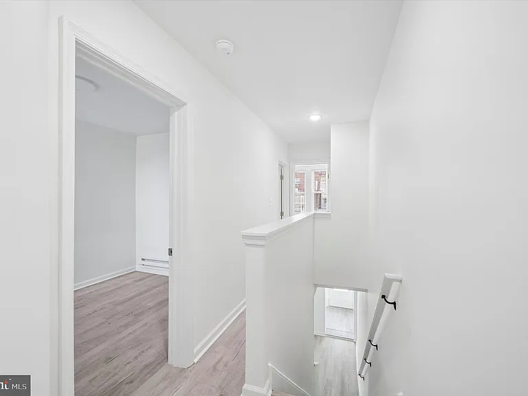 248 N Alden St — Photo 13