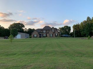 14296 Winding Valley Rd N, Byhalia, MS 38611