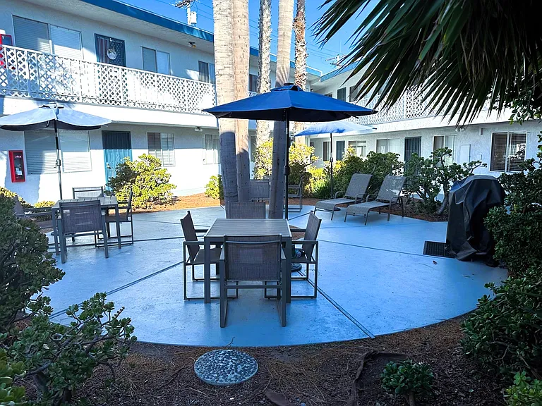 Pacific Shore Apartments — Photo 2