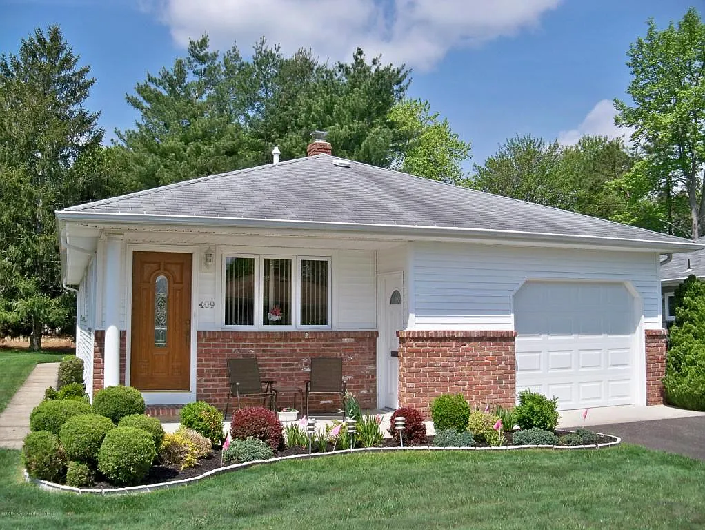 409 Saint Thomas Dr photo 1