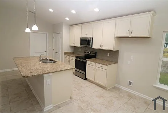 4 bed, 2010 sqft, $2,800 — Photo 4