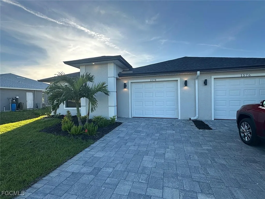 3 bed, 2.0 bath, 1728 sqft, $2,000 — Photo 1