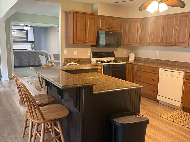 112 Cottonwood Dr — Photo 4