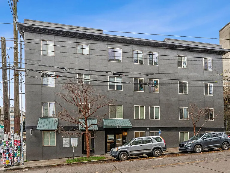 Pine Street Apartments — Photo 2