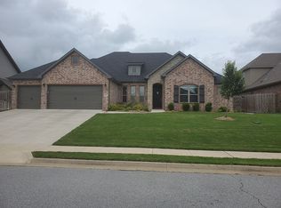 807 Bellmara Cir, Cave Springs, AR 72718