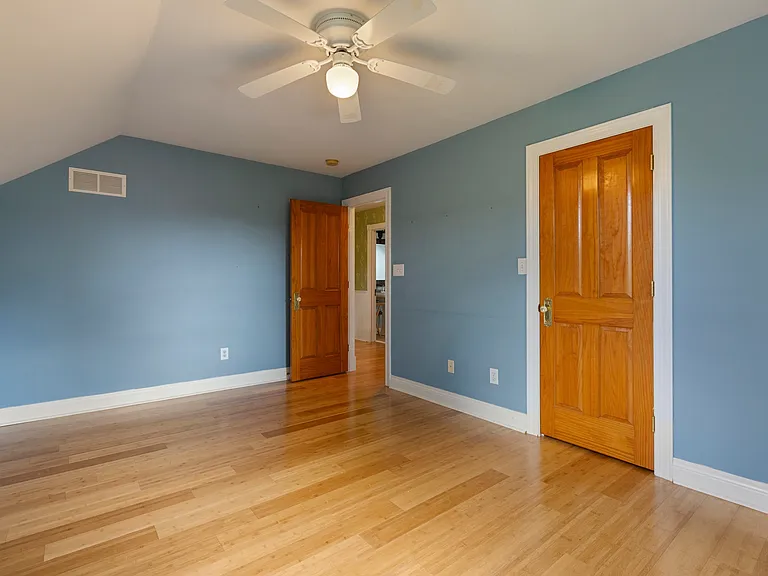 5820 Chamberlain Ln — Photo 55