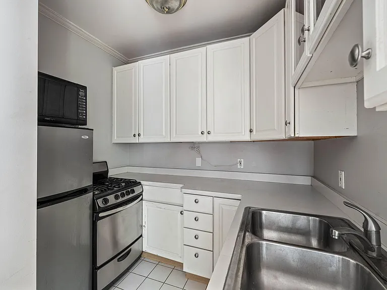 2733 Girard Ave S #106 — Photo 6