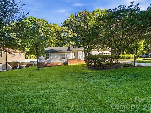 2nd image of 4604 Oakwood Cir