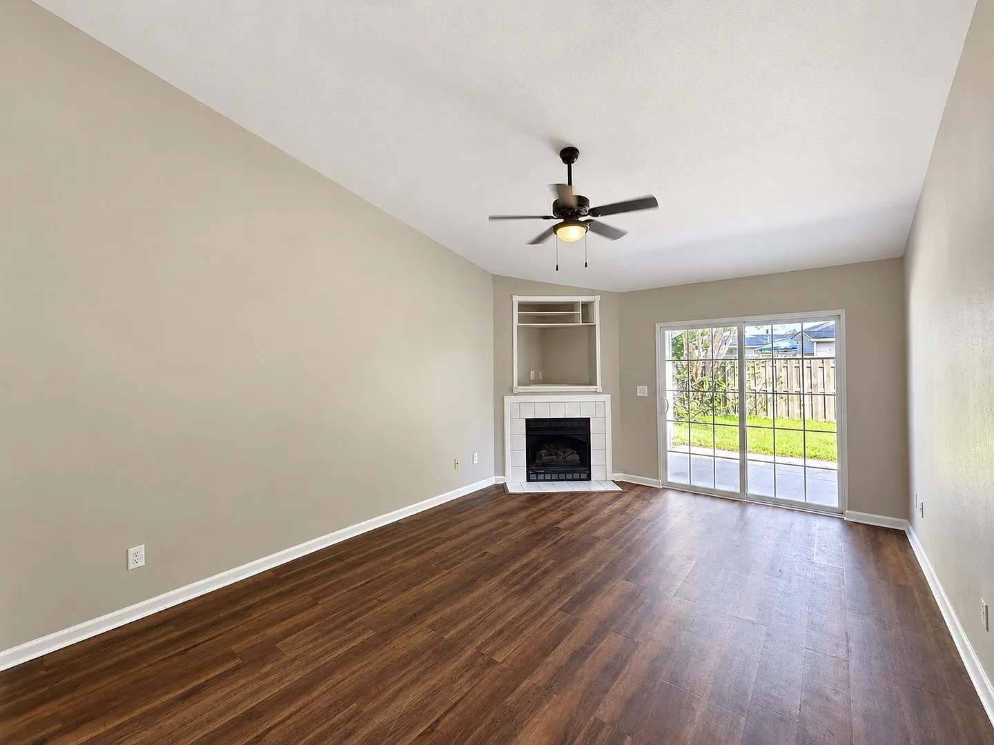 2 bed, 2.0 bath, 1081 sqft, $2,195 — Photo 3
