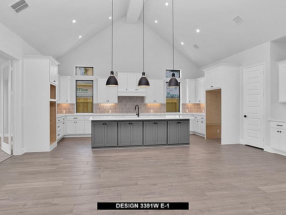 2nd image of 5511 Holly Hollow Ln