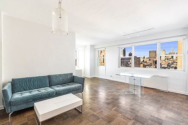 1st image of 101 W 12th St APT 18P