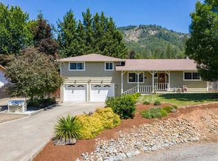 173 Saradan Ln, Grants Pass, OR 97527