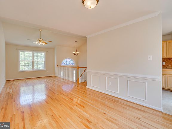 4th image of 34 Hidden Lake Dr