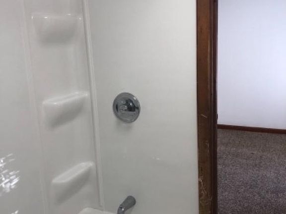 5th image of 301 E Illinois St APT 5