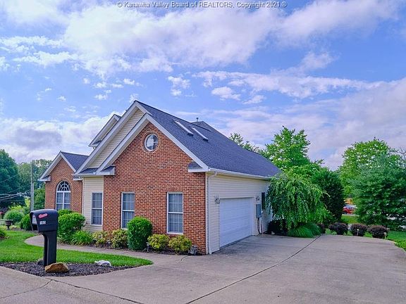 3rd image of 102 Southern Woods Dr