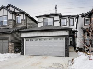 9421 Pear Cres SW, Edmonton, AB T6X 2Z5