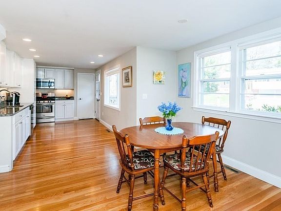 4th image of 60 Countryside Ln