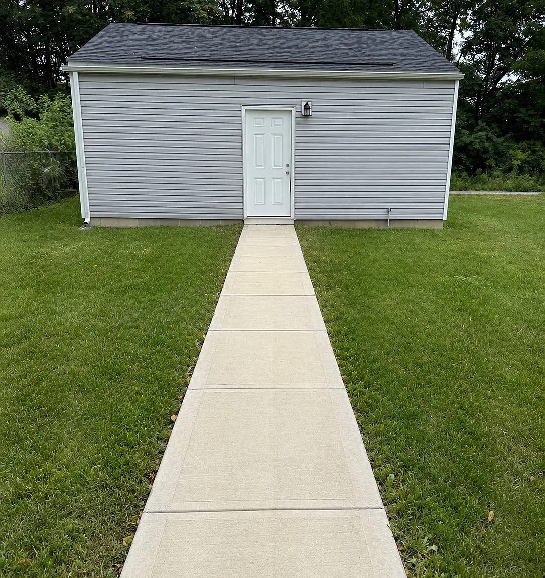 3 bed, 1200 sqft, $2,000 — Photo 3