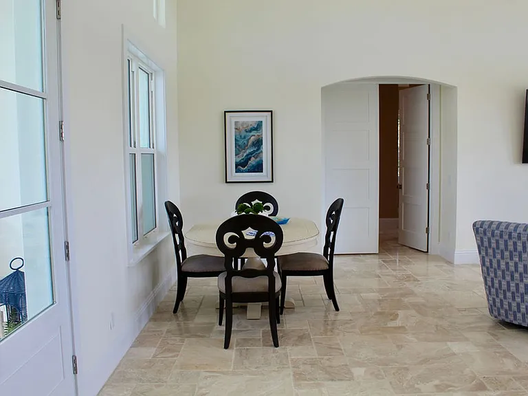224 N Riverside Dr — Photo 15