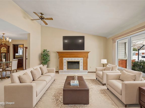 5th image of 7466 Carole Dr