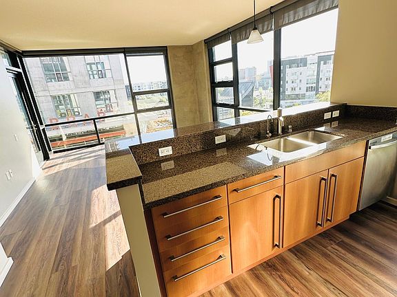 3rd image of 350 11th Ave Unit 517