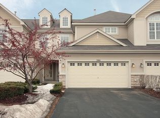 390 Vaughn Cir, Aurora, IL 60502