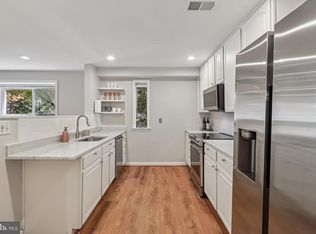 3769 Persimmon Cir, Fairfax, VA