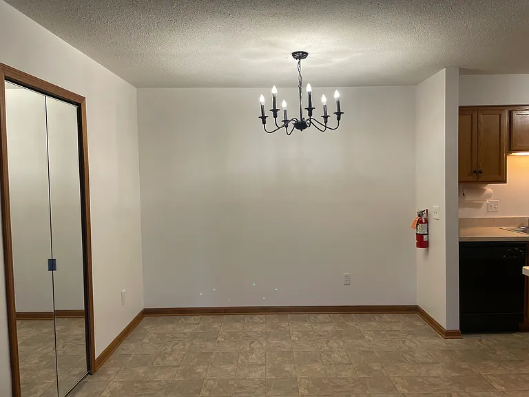 2504 Eagles Cir #4 — Photo 3