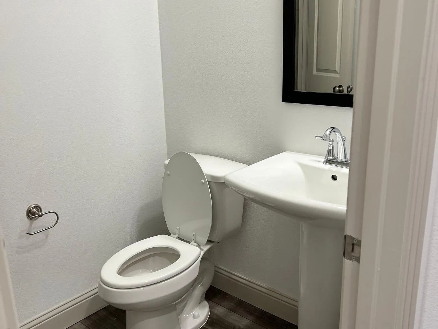 3 bed, 2.5 bath, 1722 sqft, $2,375 — Photo 2