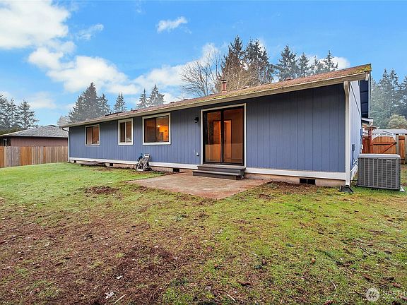 4th image of 9035 Skokomish Way NE