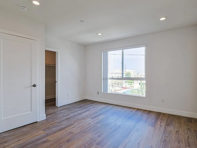 5934 Lemp Ave — Photo 5
