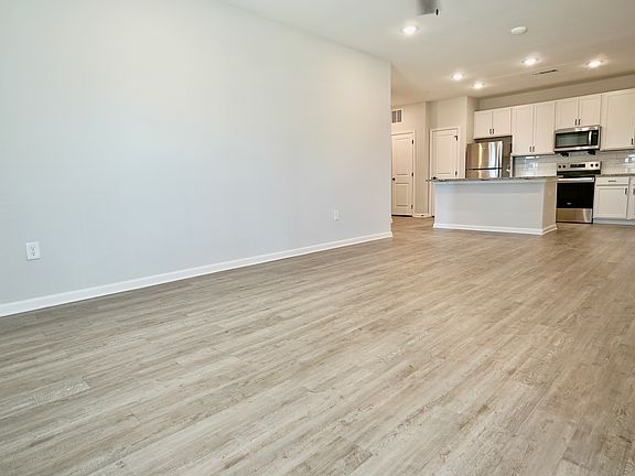 3rd image of 1000 Aiken Dr #1201