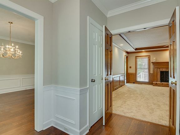 5th image of 4122 Knollcrest Cir N