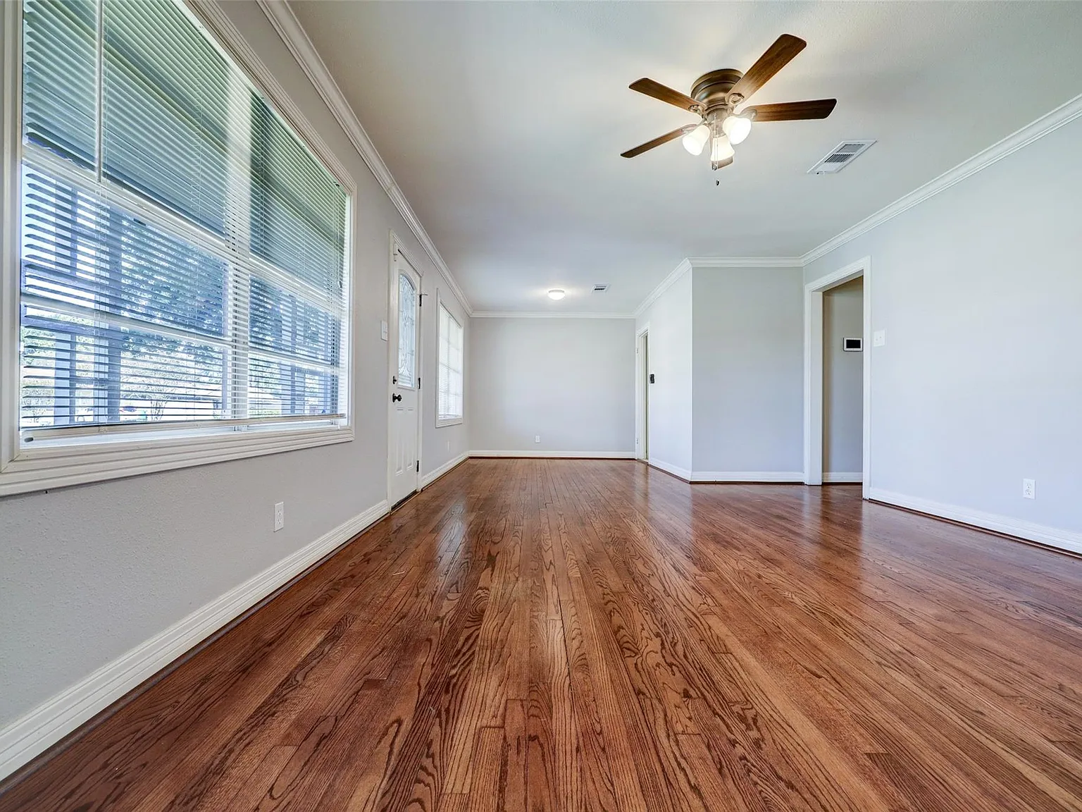 4 bed, 2.0 bath, 1394 sqft, $2,250 — Photo 3